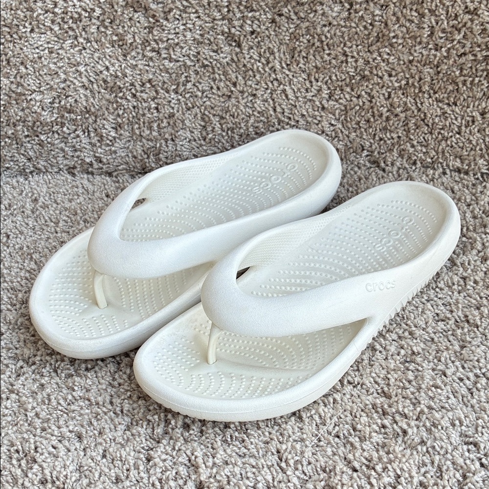CROCS Mellow White Recovery Flip Flop  Sandals size 10 Men 12 Women
